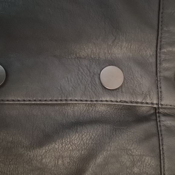 H&M A-line faux leather skirt - Picture 2 of 3